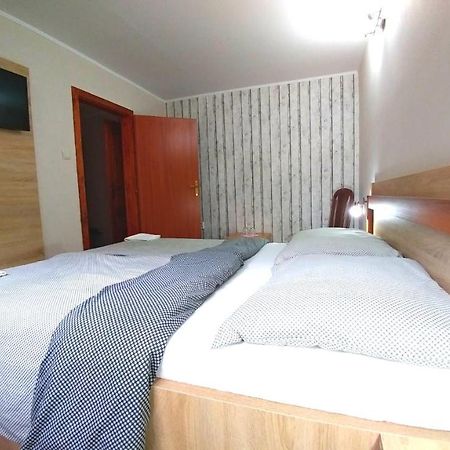 Pod Hradom Restaurant & Pension Topoľčany 外观 照片