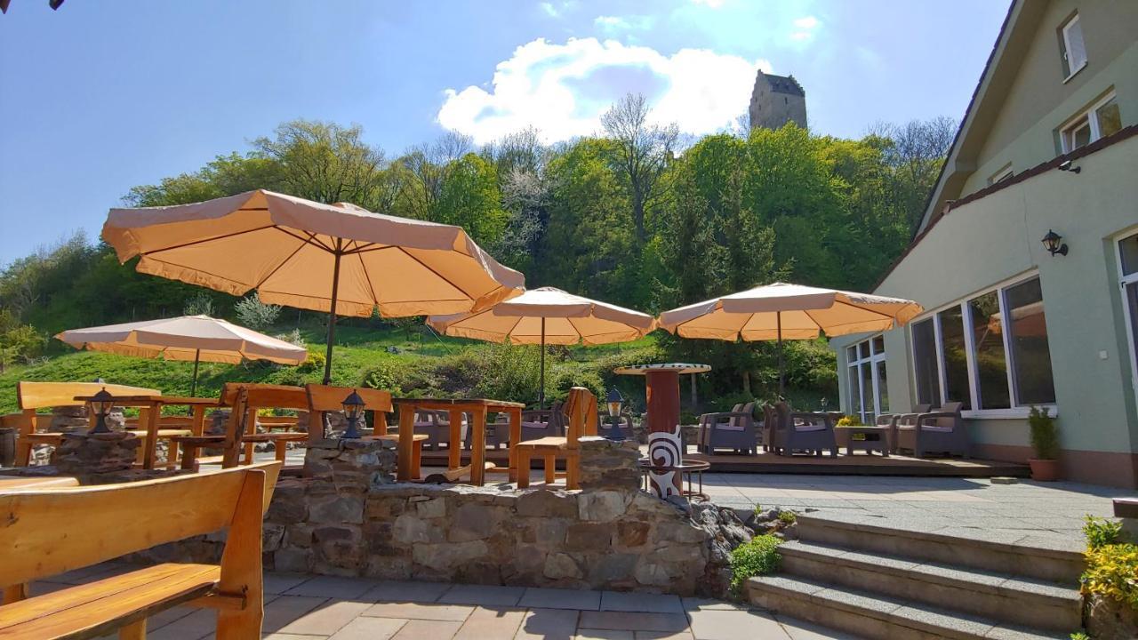 Pod Hradom Restaurant & Pension Topoľčany 外观 照片