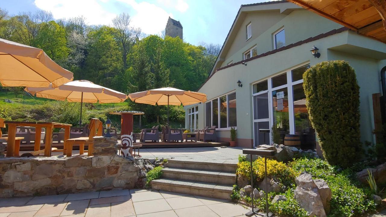 Pod Hradom Restaurant & Pension Topoľčany 外观 照片