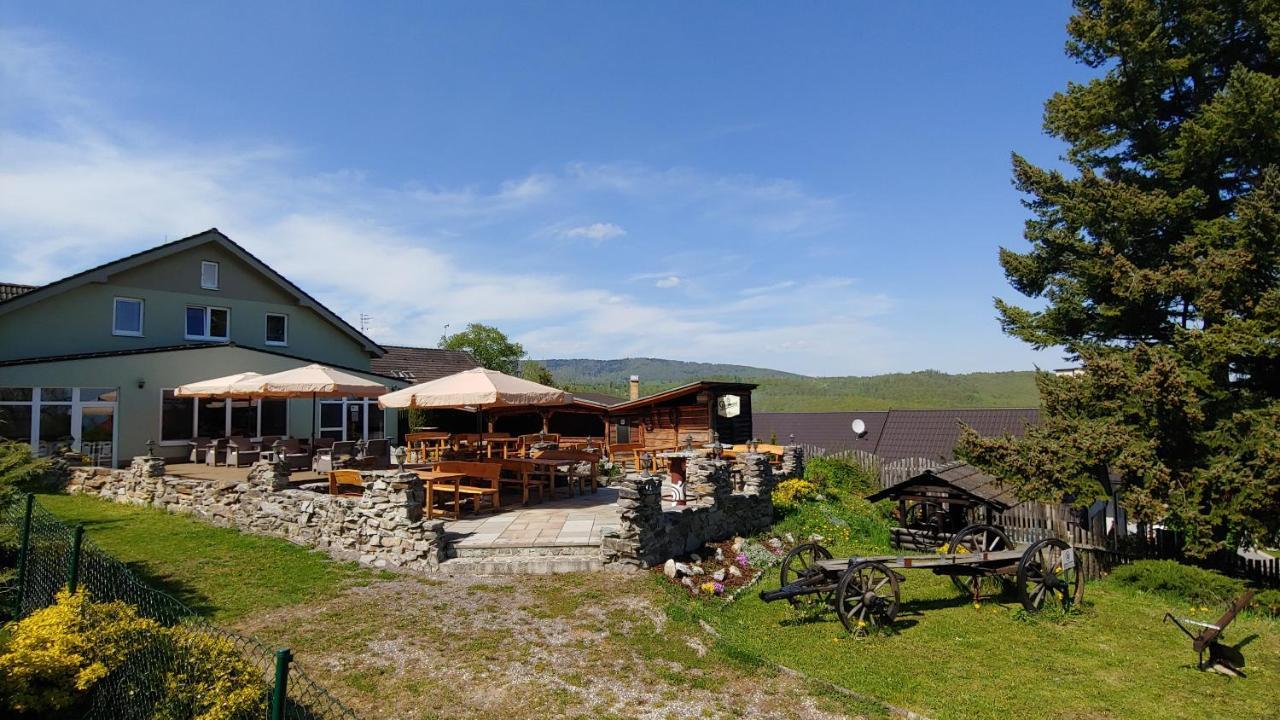 Pod Hradom Restaurant & Pension Topoľčany 外观 照片