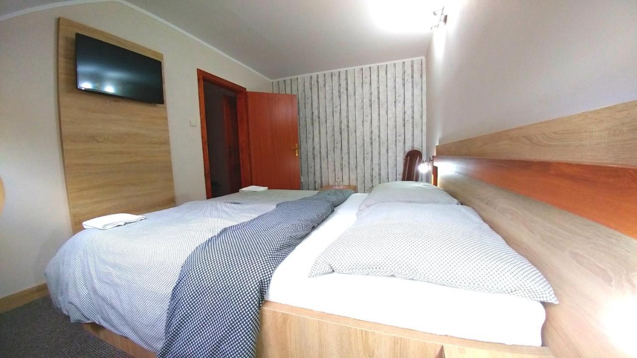 Pod Hradom Restaurant & Pension Topoľčany 外观 照片