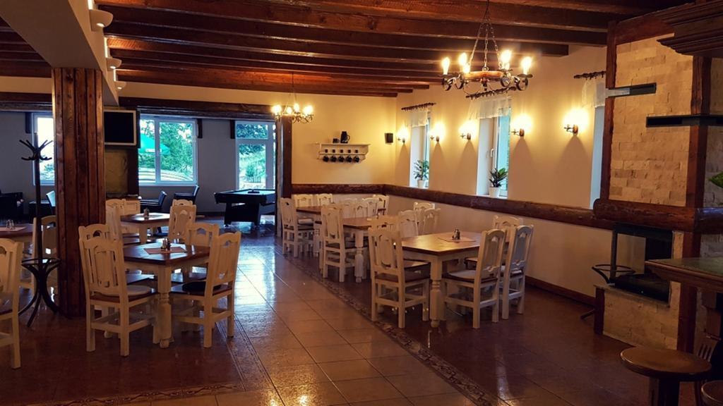 Pod Hradom Restaurant & Pension Topoľčany 外观 照片