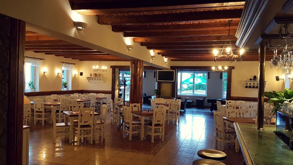 Pod Hradom Restaurant & Pension Topoľčany 外观 照片