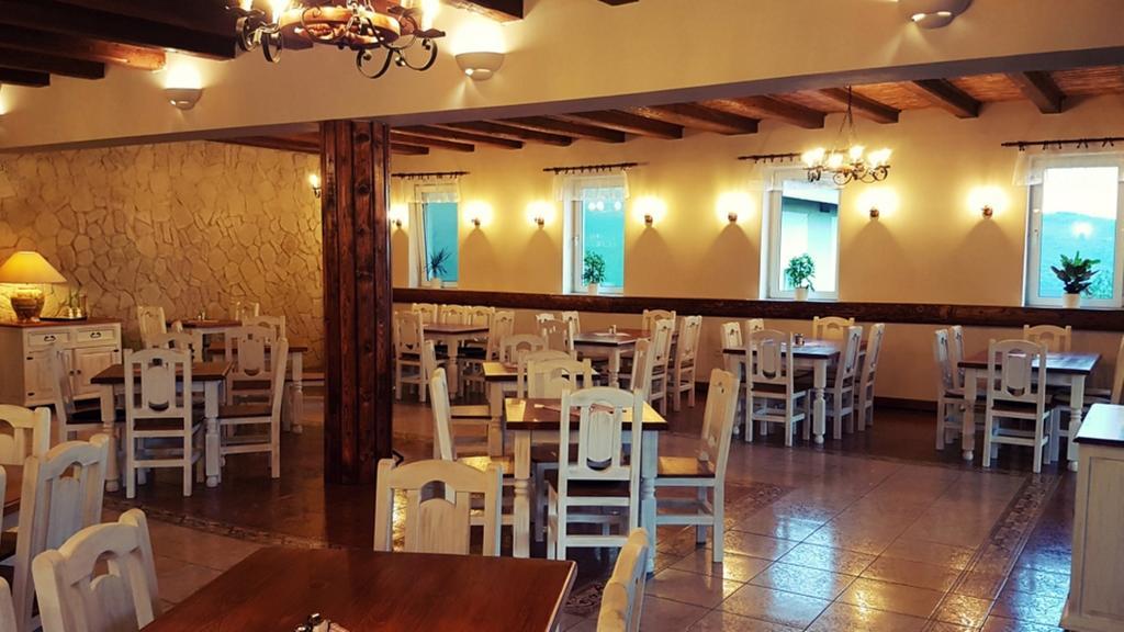Pod Hradom Restaurant & Pension Topoľčany 外观 照片