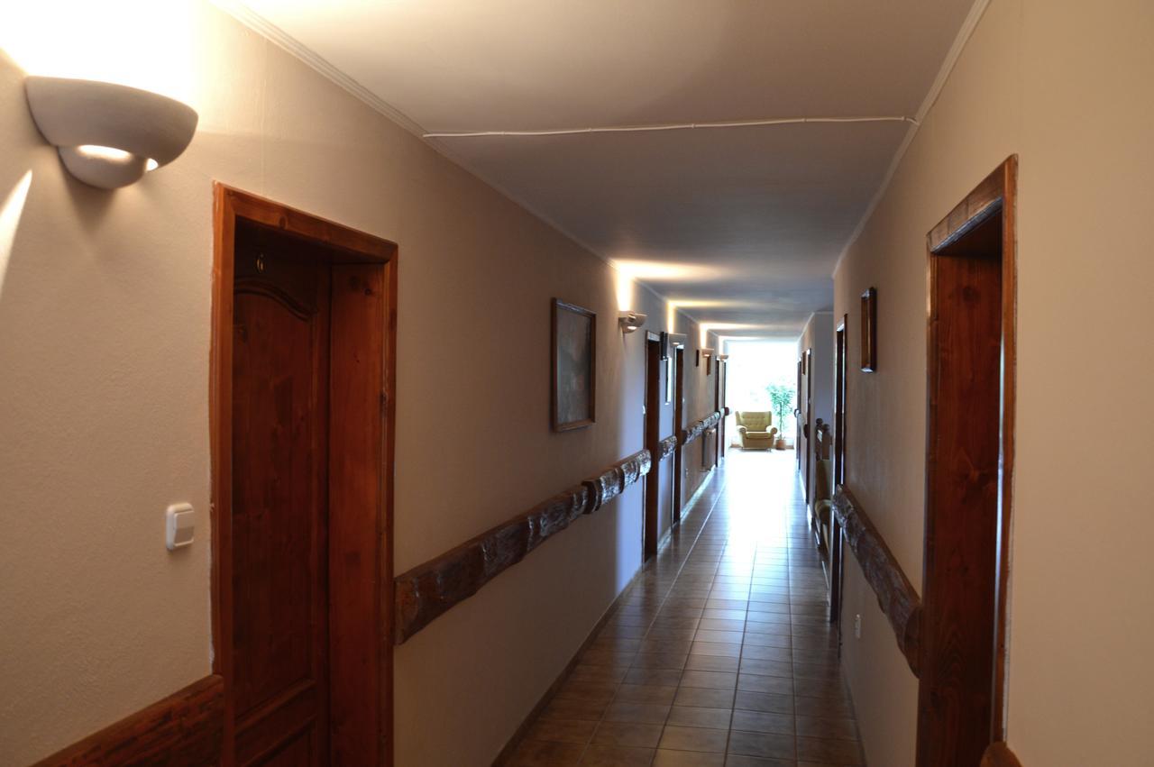 Pod Hradom Restaurant & Pension Topoľčany 外观 照片