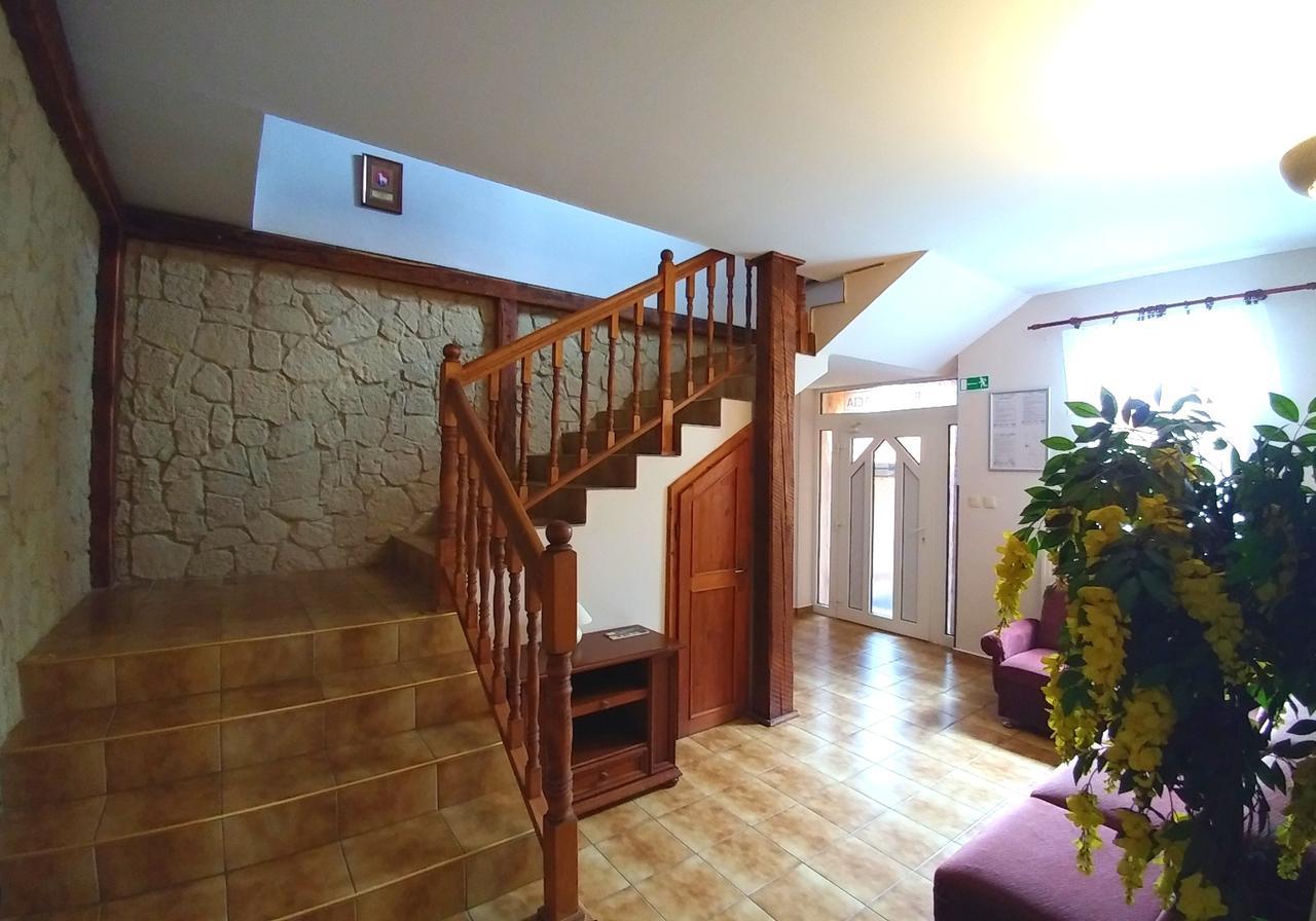 Pod Hradom Restaurant & Pension Topoľčany 外观 照片