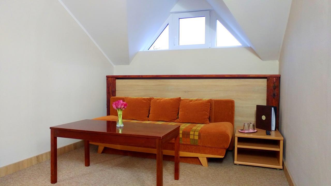 Pod Hradom Restaurant & Pension Topoľčany 外观 照片