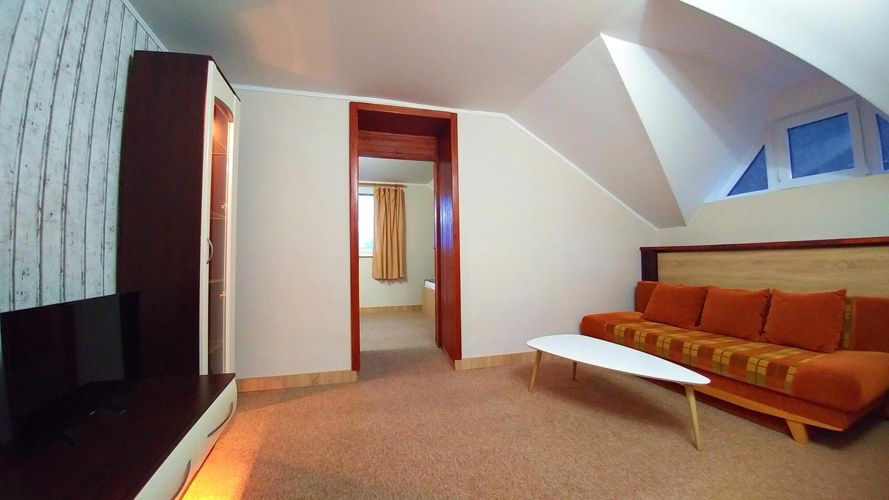 Pod Hradom Restaurant & Pension Topoľčany 外观 照片