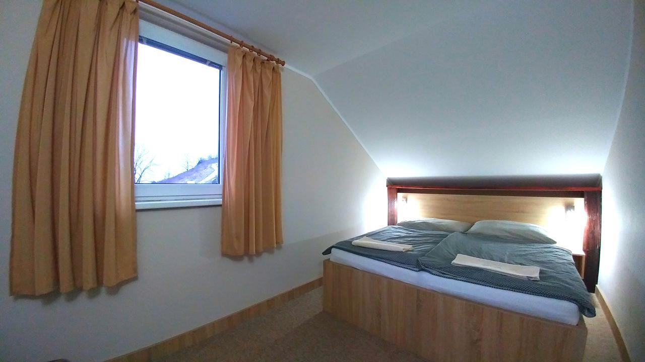 Pod Hradom Restaurant & Pension Topoľčany 外观 照片
