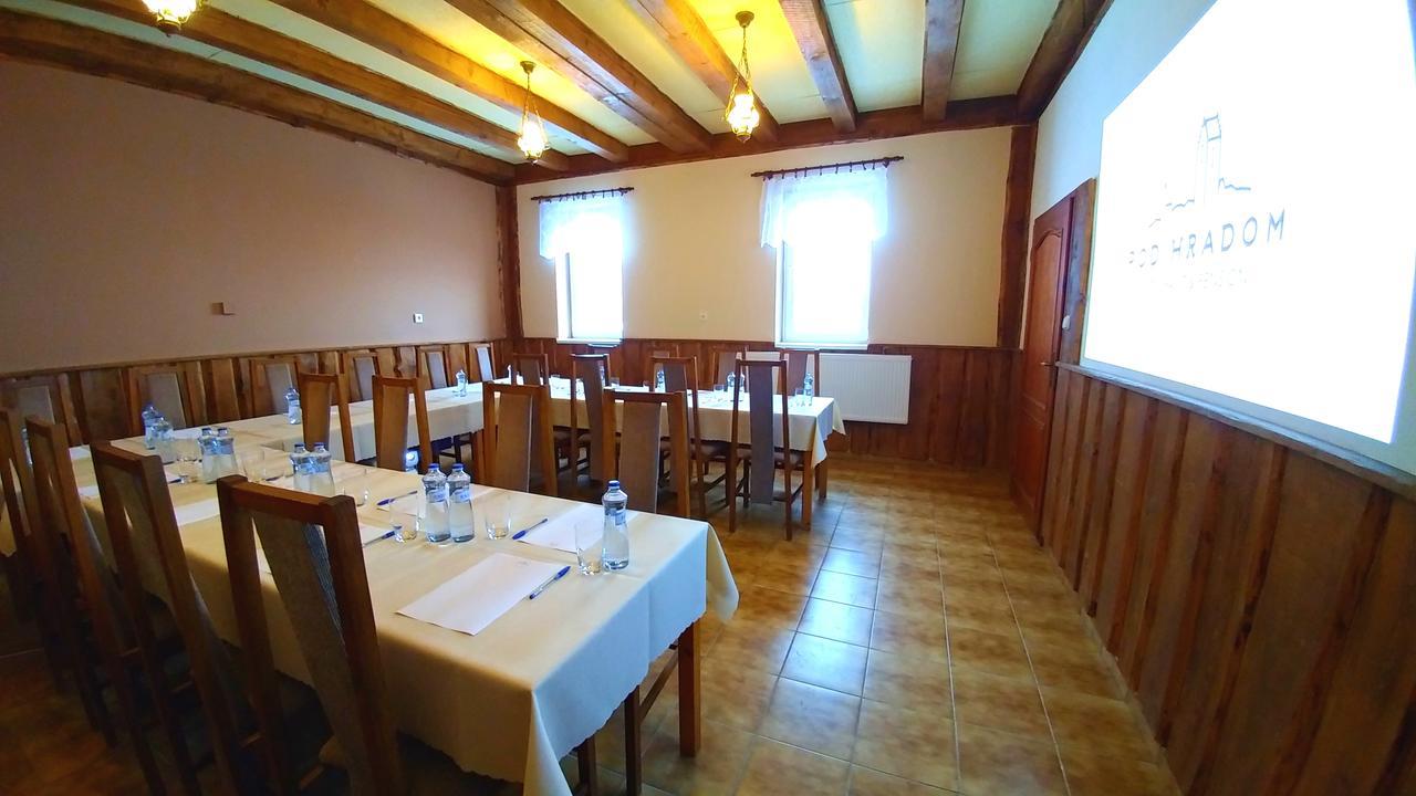 Pod Hradom Restaurant & Pension Topoľčany 外观 照片