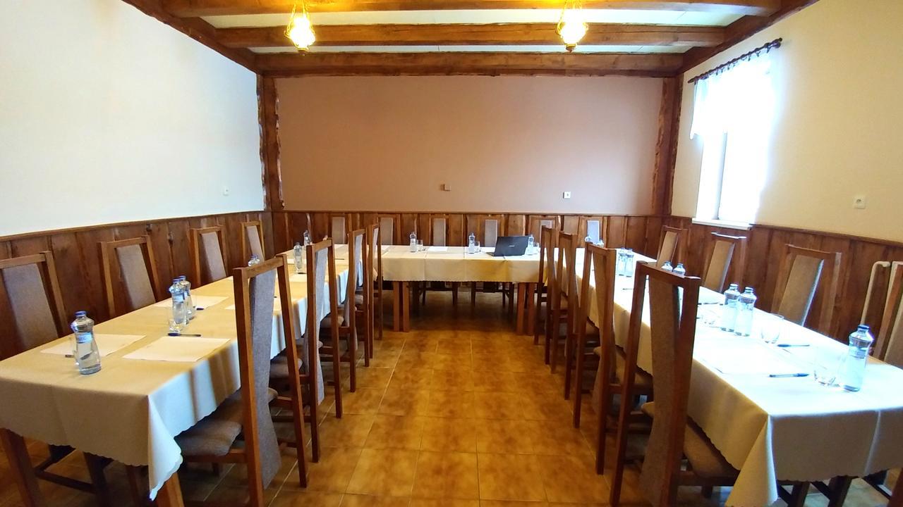 Pod Hradom Restaurant & Pension Topoľčany 外观 照片