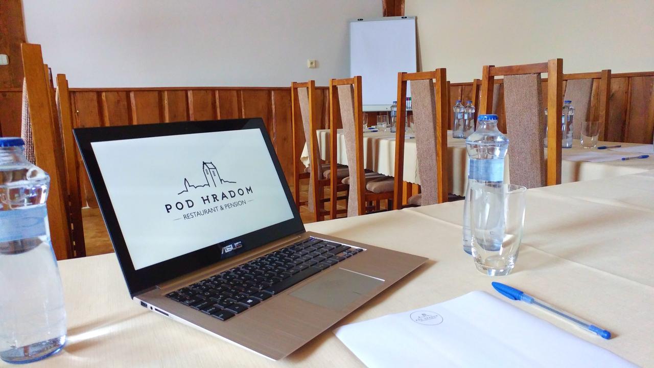 Pod Hradom Restaurant & Pension Topoľčany 外观 照片